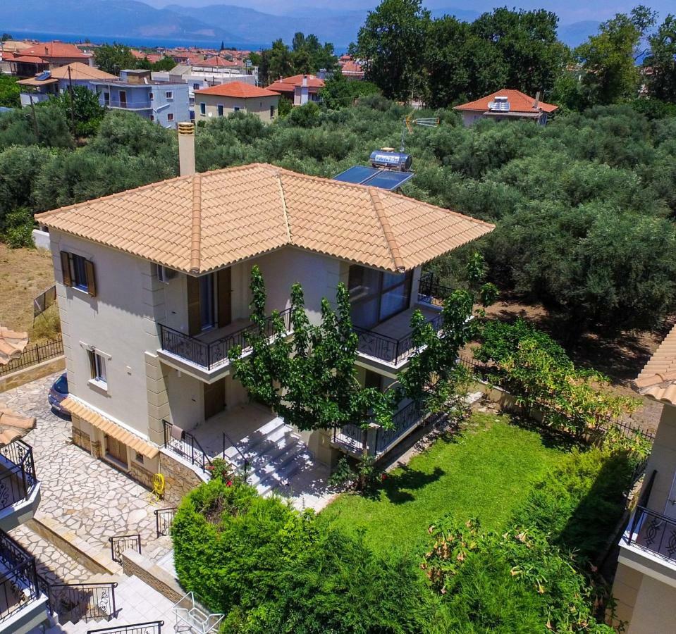 Maison Fleurs Diakopto Exterior photo
